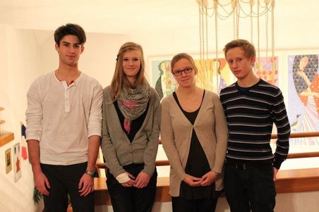(von links nach rechts:) Erster Vorstand Samuel Hingerl, Zweiter Vorstand Anna Seebrecht, Schriftführerin Sandra Jirka und Mitglied für Öffentlichkeitsarbeit Eduard Blekher (von links nach rechts:) Erster Vorstand Samuel Hingerl, Zweiter Vorstand Anna Seebrecht, Schriftführerin Sandra Jirka und Mitglied für Öffentlichkeitsarbeit Eduard Blekher