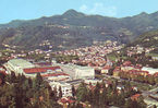 Das Bild zeigt Valdagno mit den Bergen im Hintergrund